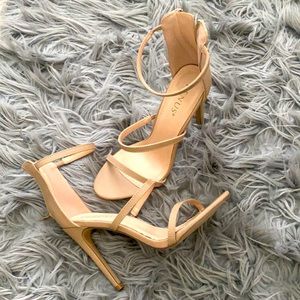 Venus nude high heels
